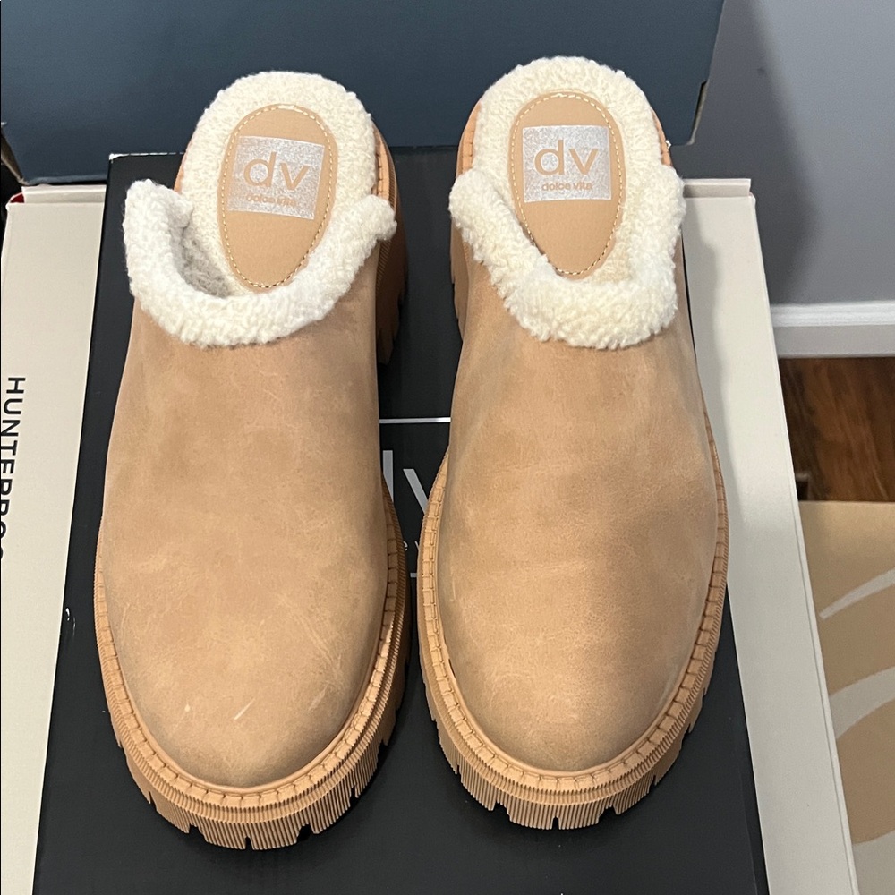 DV by Dolce Vita Women's Cream and Tan Mules